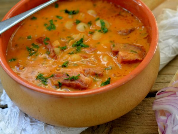 Ciorba de fasole cu afumatura